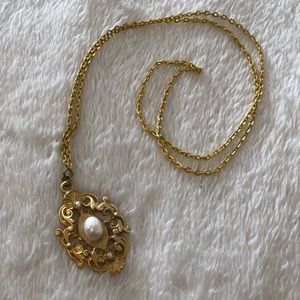 Brass necklace with pearls